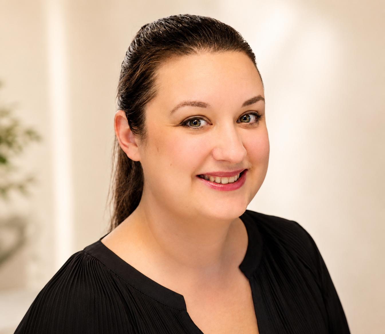 Nathalie Höppner lächelt freundlich in die Kamera